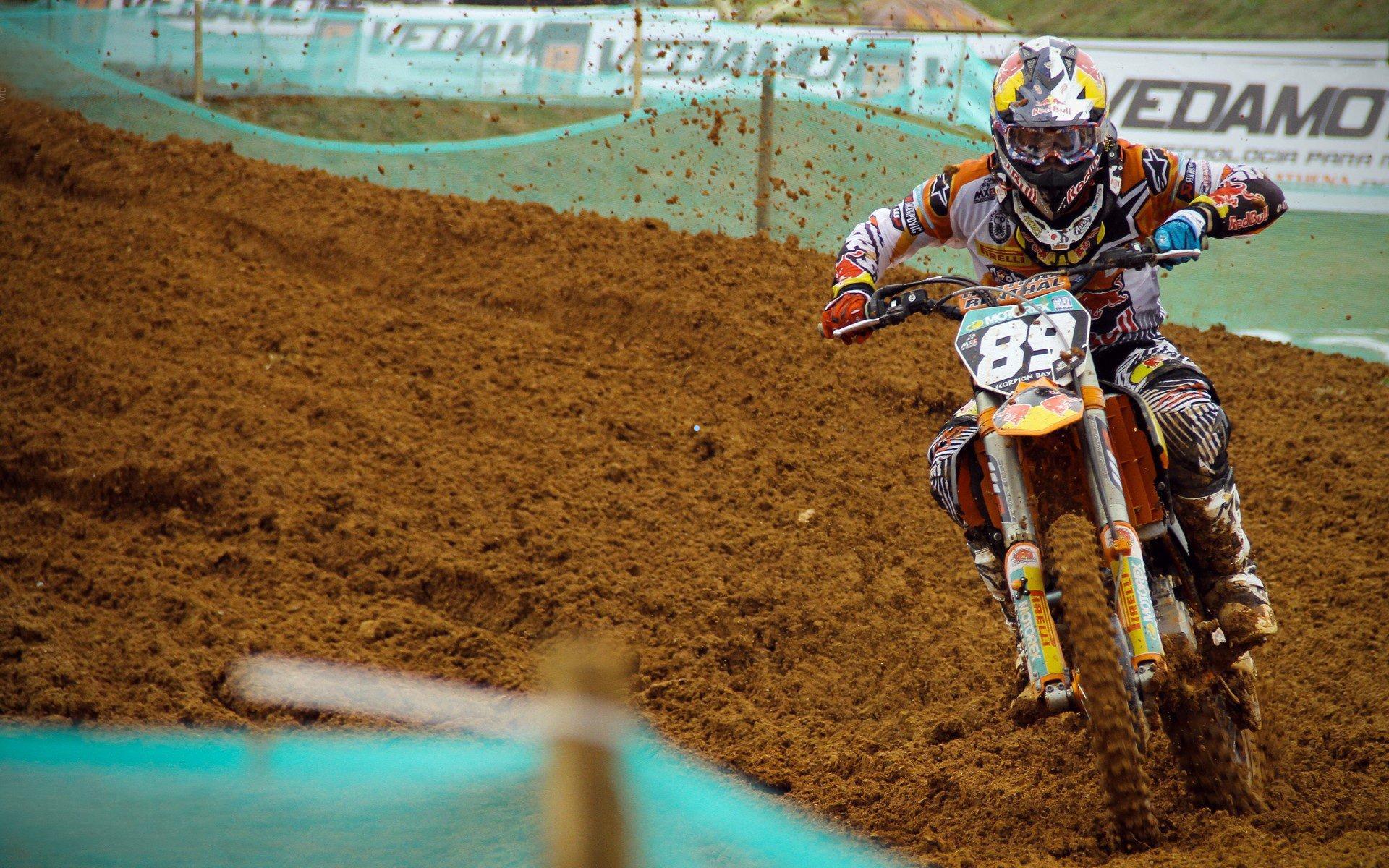 维拉中场告急转向米兰 租借奇克应对卡马拉长期伤缺